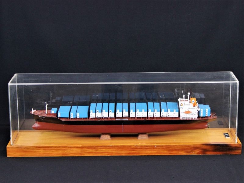 Model van de 'Ellen Hudig' - containerschip in showcase - Modelos Navales Riera